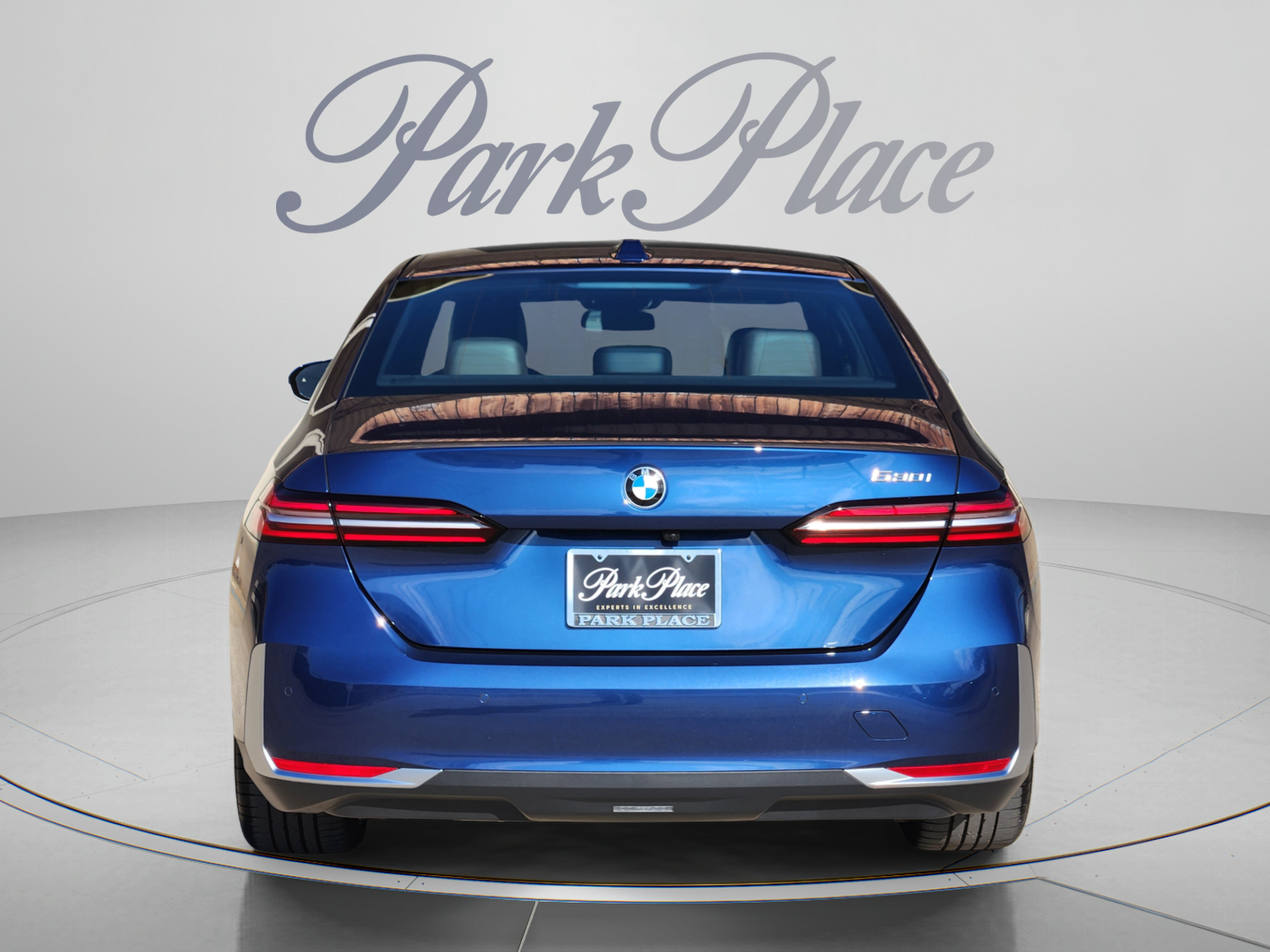 Used 2024 BMW 530i w/ Convenience Package RWD image 4