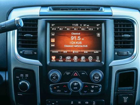 Used 2017 RAM 3500 SLT w/ Luxury Group image 21