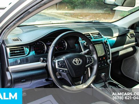 Used 2015 Toyota Camry SE w/ Moonroof Package FWD image 25