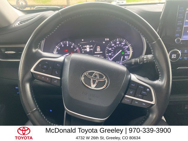 Used 2022 Toyota Highlander XLE AWD/4WD image 14
