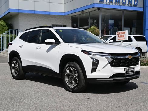 New 2026 Chevrolet Trax LT w/ LPO, Blackout Package image 1