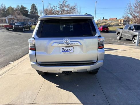 Used 2022 Toyota 4Runner SR5 image 5
