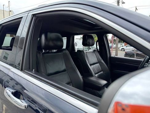 Used 2017 Jeep Grand Cherokee Limited AWD/4WD image 13