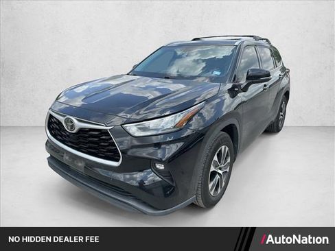 Used 2020 Toyota Highlander XLE FWD image 1
