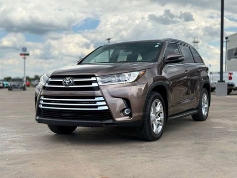 Used 2019 Toyota Highlander Limited FWD image 4