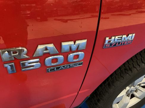 Used 2019 RAM 1500 Classic SLT AWD/4WD image 9