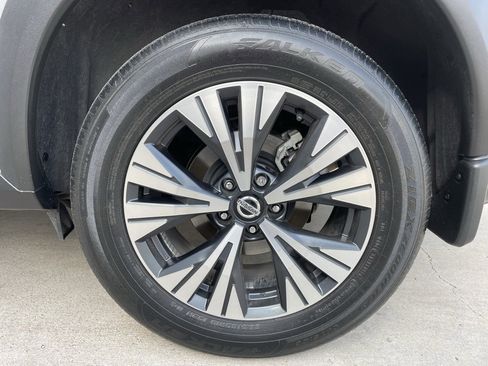 Certified 2021 Nissan Rogue SV image 18