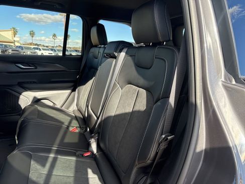 New 2025 Jeep Grand Cherokee Altitude image 18