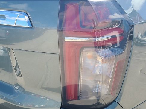 Used 2023 Chevrolet Suburban Premier image 15