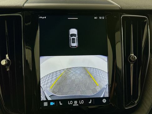 Used 2025 Volvo XC60 B5 Plus image 23