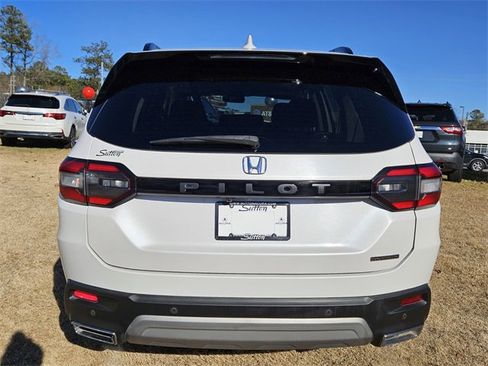 Used 2023 Honda Pilot Touring image 10