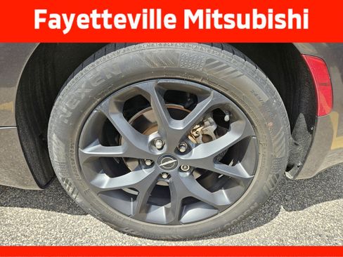 Used 2021 Chrysler Pacifica Touring-L w/ Uconnect Theater Family Group FWD image 7