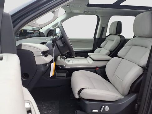 New 2026 Lincoln Navigator Reserve AWD/4WD image 5
