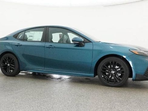 New 2026 Toyota Camry Hybrid FWD image 27