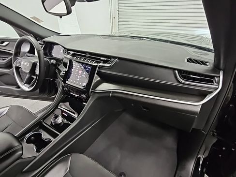 Used 2024 Jeep Grand Cherokee L Laredo image 43