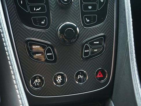 Used 2015 Aston Martin Vanquish Coupe RWD image 20