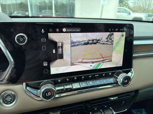 Used 2023 GMC Canyon Denali image 4