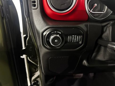 Used 2021 Jeep Wrangler Unlimited Rubicon w/ Xtreme Recon 35" Tire Package AWD/4WD image 33