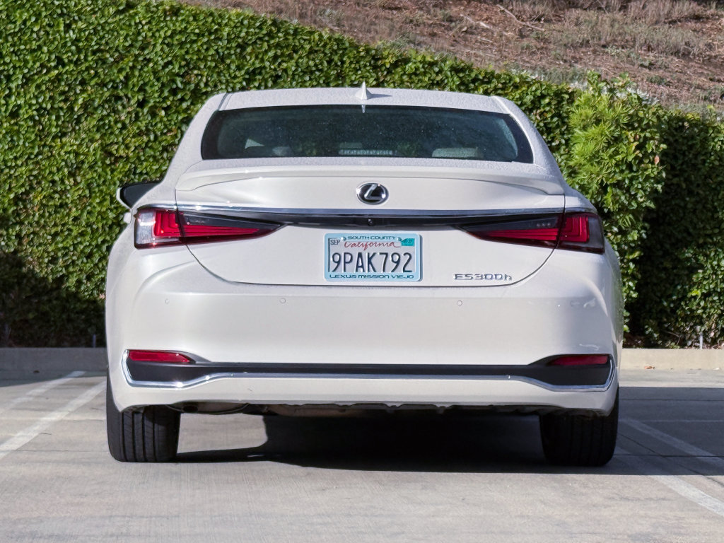 Certified 2024 Lexus ES 300h w/ Premium Package FWD image 9