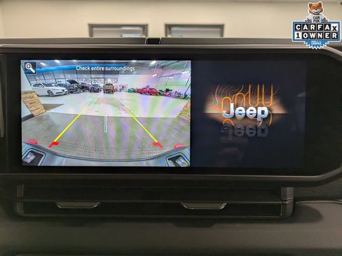 Used 2026 Jeep Gladiator Mojave AWD/4WD image 13