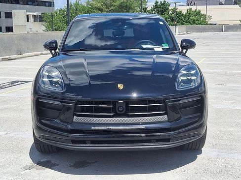 Used 2025 Porsche Macan image 6