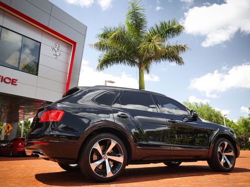 Used 2019 Bentley Bentayga AWD/4WD image 24