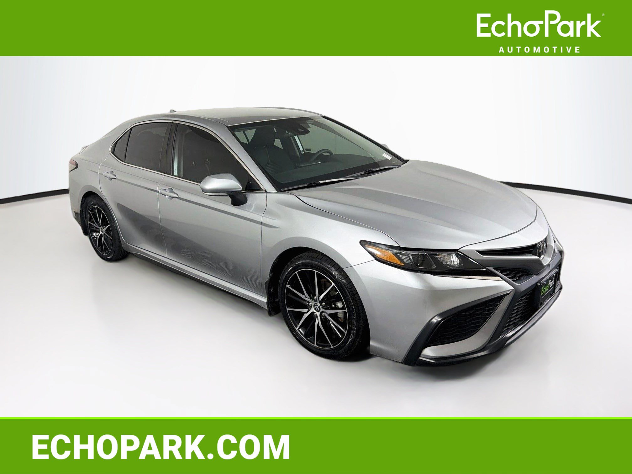 Used 2023 Toyota Camry SE FWD image 1
