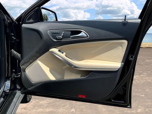Used 2019 Mercedes-Benz GLA 250 w/ Premium Package image 27