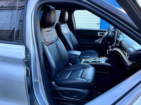 Used 2022 Ford Explorer Platinum w/ Equipment Group 601A image 8
