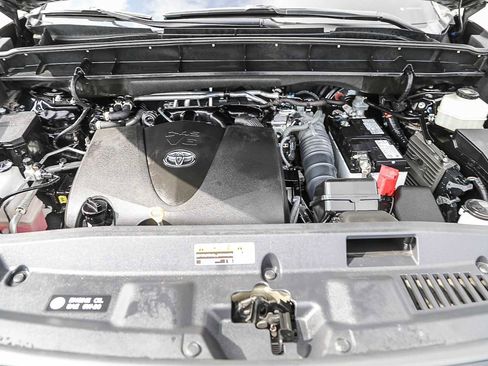 Used 2022 Toyota Highlander Platinum FWD image 25