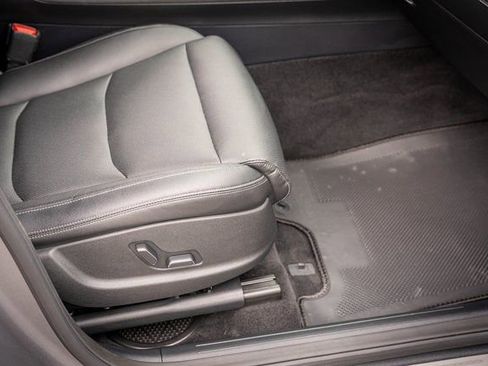 Used 2025 Genesis GV70 2.5T image 33