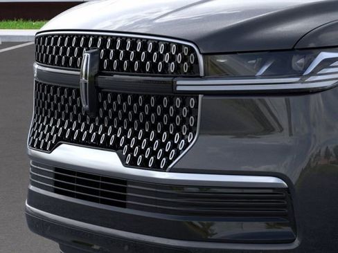New 2026 Lincoln Navigator L Premier AWD/4WD image 17