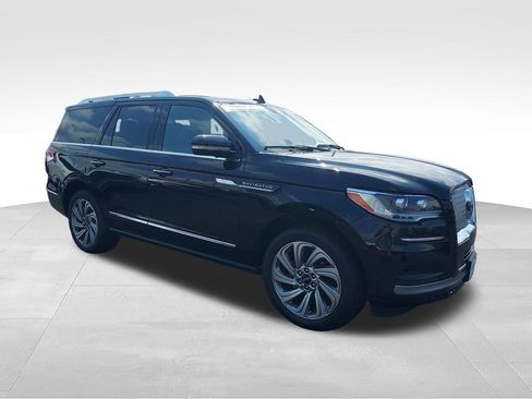 Used 2024 Lincoln Navigator Reserve AWD/4WD image 7