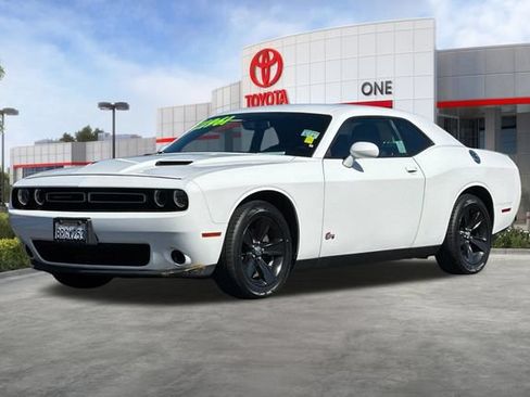 Used 2019 Dodge Challenger SXT RWD image 9