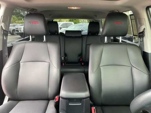 Used 2022 Toyota 4Runner TRD Off-Road Premium w/ Moonroof Package AWD/4WD image 30