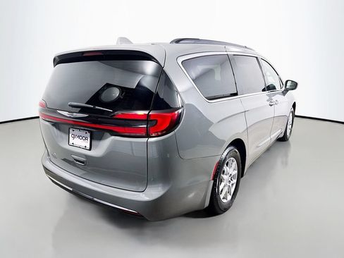 Used 2022 Chrysler Pacifica Touring-L FWD image 7