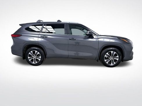 Used 2023 Toyota Highlander XLE image 12