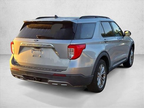Used 2023 Ford Explorer XLT w/ Equipment Group 202A RWD image 5