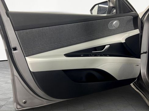 Used 2022 Hyundai Elantra Limited w/ Preferred Accessory Package image 20