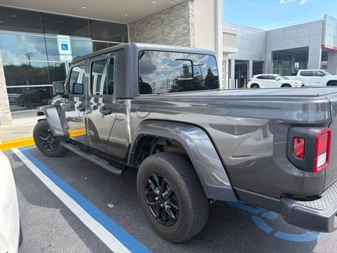 Used 2022 Jeep Gladiator Sport AWD/4WD image 11