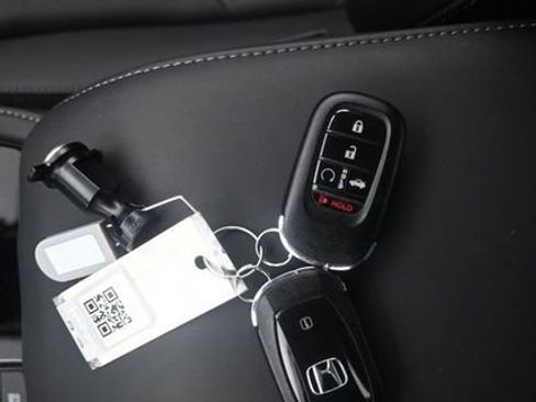 Used 2023 Honda Accord Touring image 9