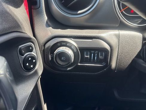 Used 2022 Jeep Wrangler Unlimited Sport AWD/4WD image 12