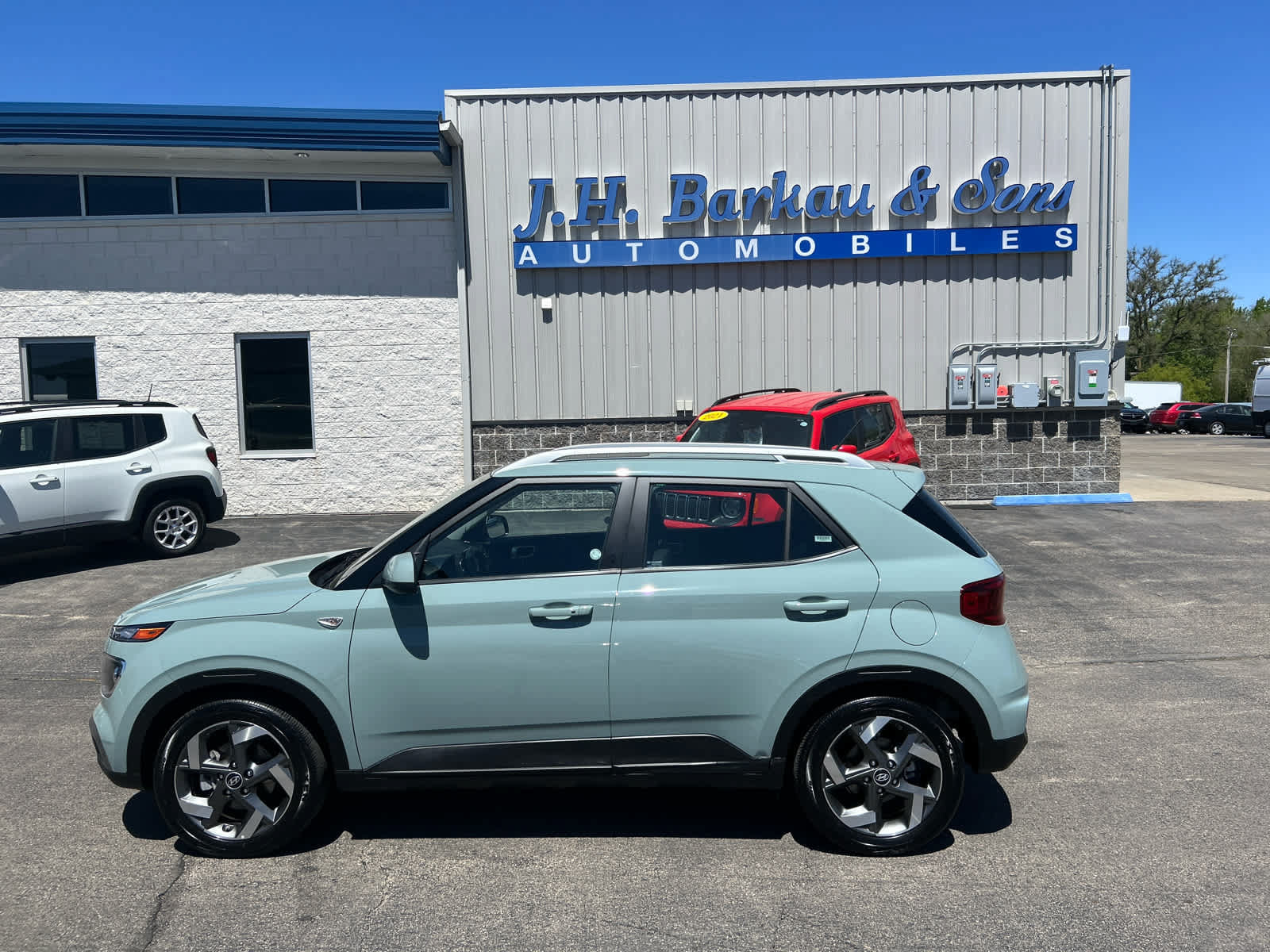 Used 2025 Hyundai Venue SEL FWD image 7