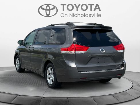 Used 2012 Toyota Sienna LE FWD image 3