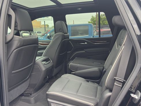 Used 2021 Cadillac Escalade Premium Luxury AWD/4WD image 8