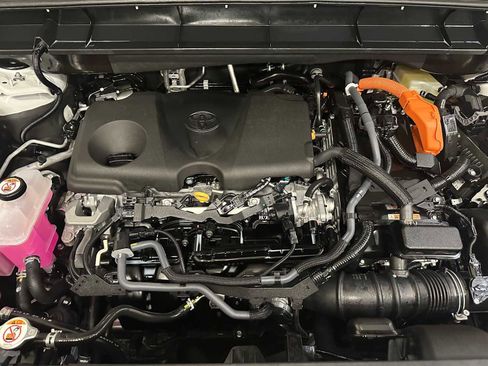 Certified 2025 Toyota Highlander Platinum image 9