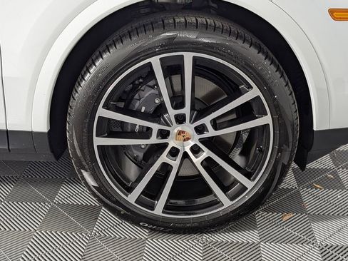 Certified 2025 Porsche Cayenne image 14