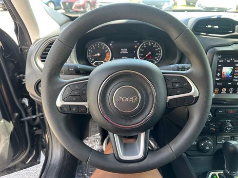 Used 2023 Jeep Renegade Latitude AWD/4WD image 18