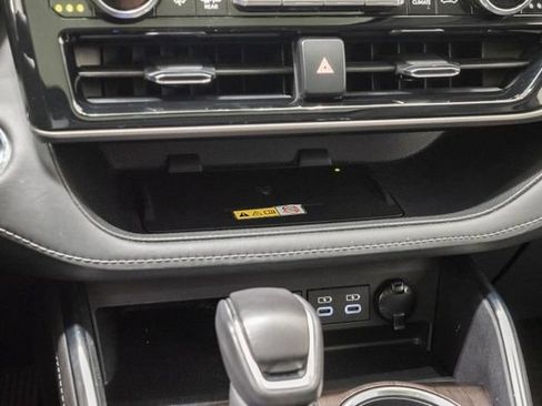 Used 2023 Toyota Highlander Limited AWD/4WD image 22