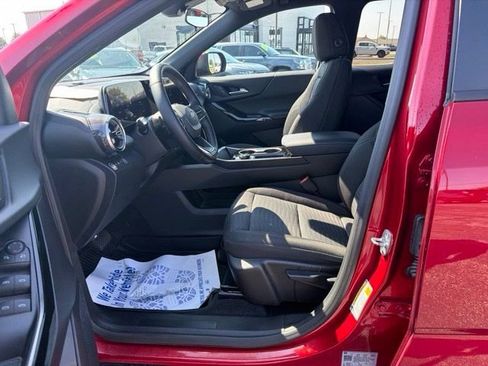 Used 2026 Chevrolet Equinox LT w/ LPO, Floor Liner Package AWD/4WD image 8
